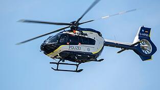 Per Hubschrauber wurde der tote 22-Jährige geborgen. (Symbolbild) Per Hubschrauber wurde der tote 22-Jährige geborgen. (Symbolbild)