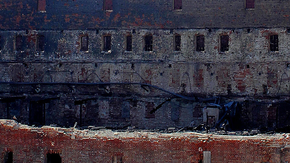 Fotos zwei Tage nach dem Großbrand, aufgenommen von Susanne Raith. Fotos zwei Tage nach dem Großbrand, aufgenommen von Susanne Raith.