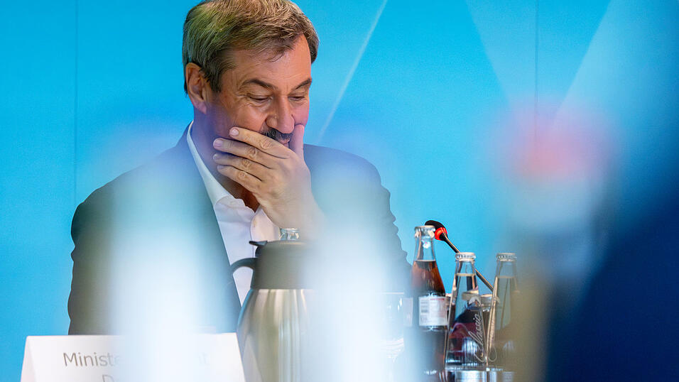 Die anhaltende Wirtschaftsflaute und klamme Kassen bringen den bayerischen Ministerpräsidenten Markus Söder zum Grübeln. Die anhaltende Wirtschaftsflaute und klamme Kassen bringen den bayerischen Ministerpräsidenten Markus Söder zum Grübeln.