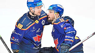 Leistungsträger beim Tigers-Gegner Banes Motor Ceske Budejovice: Michal Bulir (links) und Robert Lantosi. Leistungsträger beim Tigers-Gegner Banes Motor Ceske Budejovice: Michal Bulir (links) und Robert Lantosi.