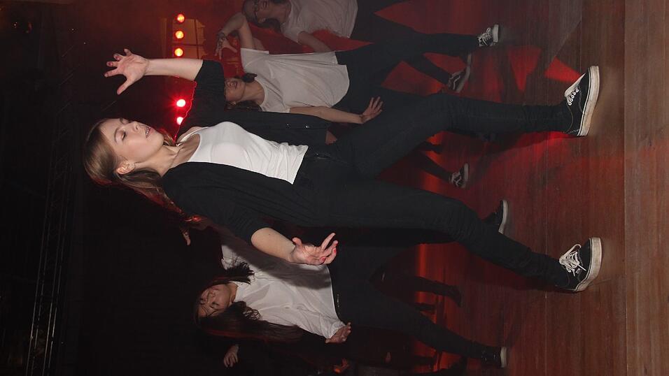 Die Bilder vom Abschlussball der Tanzschule Seidel in der Fraunhofer-Halle am 28. November. Die Bilder vom Abschlussball der Tanzschule Seidel in der Fraunhofer-Halle am 28. November.