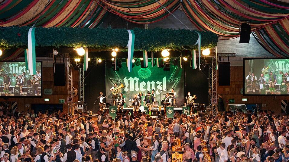 Die Partybilder vom Sonntag, 16. August, aus dem Festzelt Weckmann. Die Partybilder vom Sonntag, 16. August, aus dem Festzelt Weckmann.