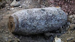 Erneut wurde bei Bauarbeiten in Regensburg eine Fliegerbombe aus dem 2. Weltkrieg gefunden. (Symbolbild)