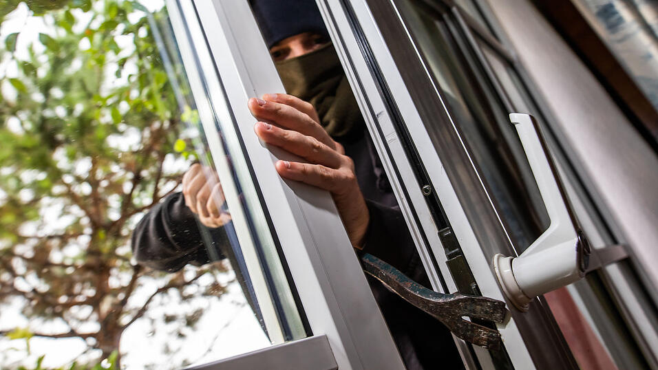 Die Täter haben es überwiegend auf Bargeld, Mobiltelefone und Elektronikzubehör abgesehen. (Symbolbild)