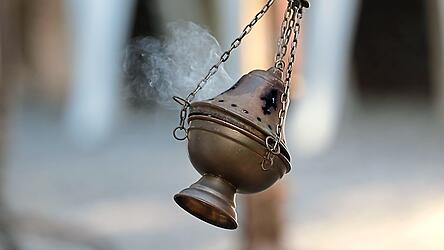 Weihrauch ist das luftgetrocknete Gummiharz, das von verschiedenen Boswellia-Arten gewonnen wird.