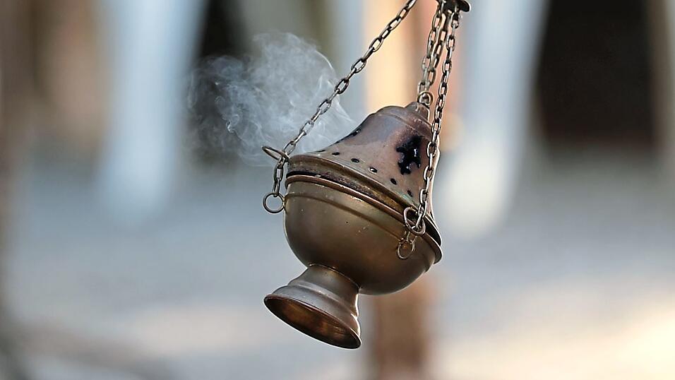 Weihrauch ist das luftgetrocknete Gummiharz, das von verschiedenen Boswellia-Arten gewonnen wird.