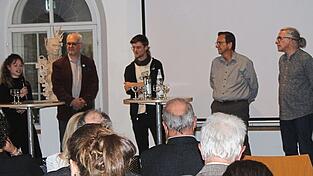 Wie zukunftsfit ist Viechtach? Resilienzmanager Gero Wieschollek (v.r.), Bürgermeister Franz Wittmann, Louis Dreihäupl von Tante Ernas und Tobias Preising von Planwerk Stadtentwicklung beantworten die Fragen von Klara Kemmler (Planwerk Stadtentwicklung).