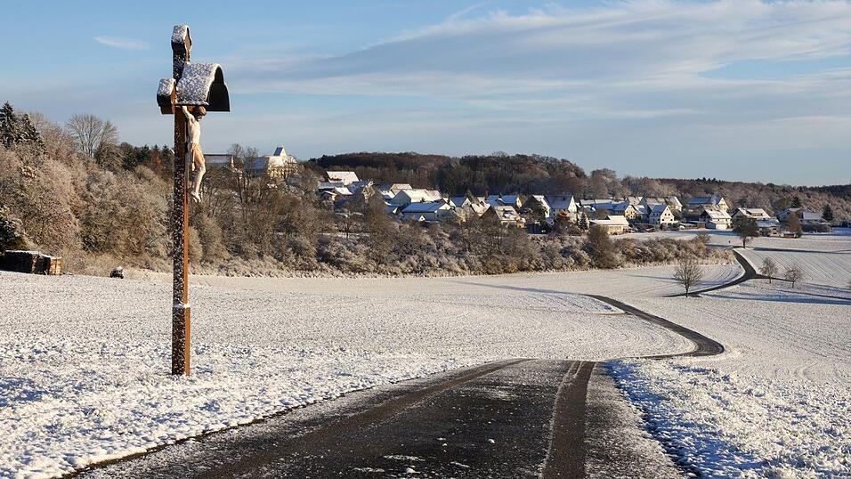 Fast schon ein Winterwunderland? Schnee am Morgen auf der Schwäbischen Alb. Fast schon ein Winterwunderland? Schnee am Morgen auf der Schwäbischen Alb.