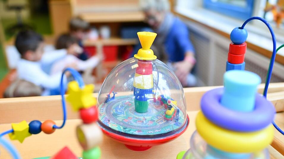 Kinderbetreuung und Soziales statt Straßenbau - die Ausgaben der Kommunen haben sich laut einer Studie deutlich verschoben. (Illustration) Kinderbetreuung und Soziales statt Straßenbau - die Ausgaben der Kommunen haben sich laut einer Studie deutlich verschoben. (Illustration)