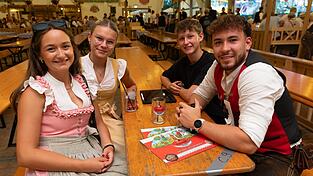 Die Partybilder vom Montag, 10. August, aus dem Festzelt Greindl. Die Partybilder vom Montag, 10. August, aus dem Festzelt Greindl.