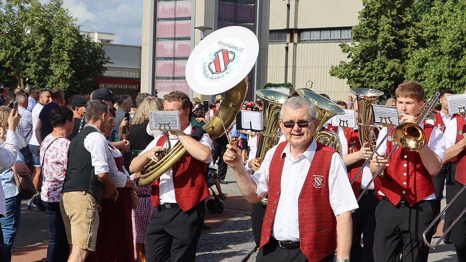 Am Freitag startete das Landauer Volksfest.
