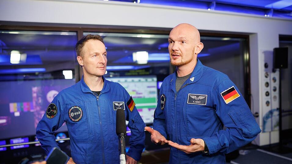 Die beiden deutschen Esa-Astronauten Alexander Gerst und Matthias Maurer (links) hatten mehrfach betont, gern zum Mond fliegen zu wollen. (Archivbild) Die beiden deutschen Esa-Astronauten Alexander Gerst und Matthias Maurer (links) hatten mehrfach betont, gern zum Mond fliegen zu wollen. (Archivbild)