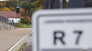 Die Kreisstraße R7 in Weihern ist einer der zentralen Messpunkte beim Blitzen im Stadtgebiet. Die Kreisstraße R7 in Weihern ist einer der zentralen Messpunkte beim Blitzen im Stadtgebiet.