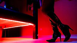Opfer von Menschenhandel werden oft zur Prostitution gezwungen. (Symbolbild)