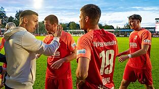 Hankofener Jubel mit dem Heimsieg gegen den FC Bayern München II.