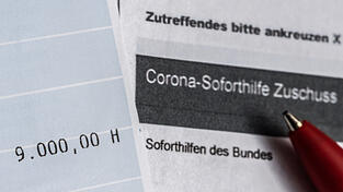 Die beiden Angeklagten füllten alle möglichen Antragsformulare für Corona-Hilfen aus.