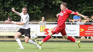 Nach der verdienten Niederlage bei der SpVgg Lam müssen sich die Mannen um Co-Spielertrainer Tobias Richter (in rot) strecken, um gegen Luhe-Wildenau wieder in die Spur zu finden. Nach der verdienten Niederlage bei der SpVgg Lam müssen sich die Mannen um Co-Spielertrainer Tobias Richter (in rot) strecken, um gegen Luhe-Wildenau wieder in die Spur zu finden.