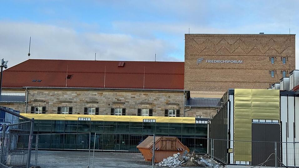 Das Friedrichsforum in Bayreuth soll nach fast zehn Jahren Bauzeit 2026 endlich öffnen. Das Friedrichsforum in Bayreuth soll nach fast zehn Jahren Bauzeit 2026 endlich öffnen.