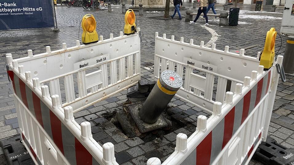 Die Unfallstelle wurde mit Baustellenabsperrungen gesichert.