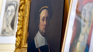 Das gefälschte Bild „Ratsherr“, angeboten als Rembrandt van Rijn für 9 bis 14 Millionen Euro, ist während einer Pressekonferenz des Bayerischen Landeskriminalamtes (BLKA) zu sehen. 