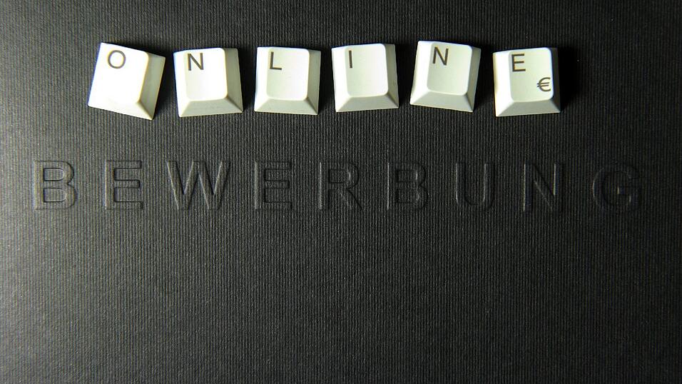 Immer mehr Personalchefs verlangen eine Bewerbung per Computer. Immer mehr Personalchefs verlangen eine Bewerbung per Computer.