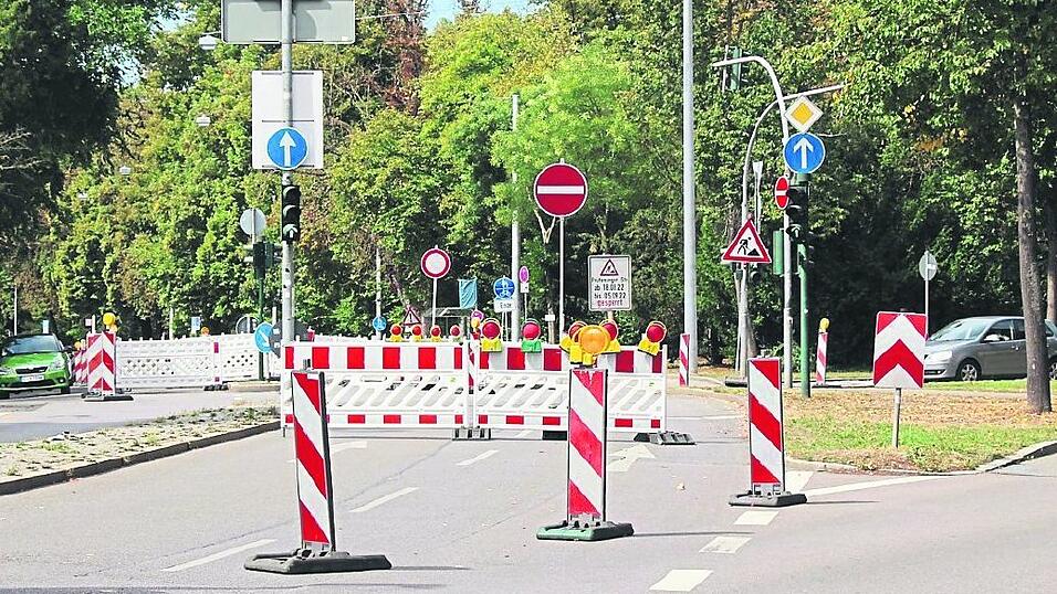 Bei der Erneuerung der Prüfeninger Straße ergibt sich ein finanzieller Mehrbedarf. Bei der Erneuerung der Prüfeninger Straße ergibt sich ein finanzieller Mehrbedarf.
