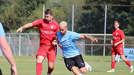 Die DJK Arnschwang mit Kapitän Andreas Sturm (in Rot) hatte oft Probleme den Kader an den Spieltagen zu füllen.