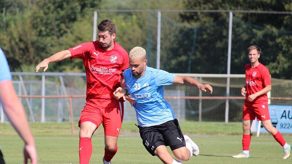 Die DJK Arnschwang mit Kapitän Andreas Sturm (in Rot) hatte oft Probleme den Kader an den Spieltagen zu füllen.