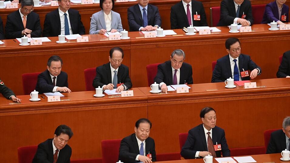Die Abgeordneten in Chinas Volkskongress stimmten f&uuml;r die Pl&auml;ne der Regierung-