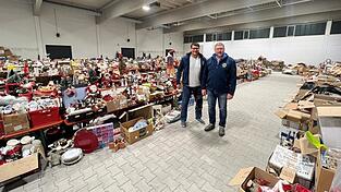 Der Weihnachtsflohmarkt findet am 22. November statt. Das Kiwanis-Team mit Präsident Christian Dummer (l.) und Schatzmeister Markus Völk zeichnet auch heuer für den Aufbau verantwortlich.