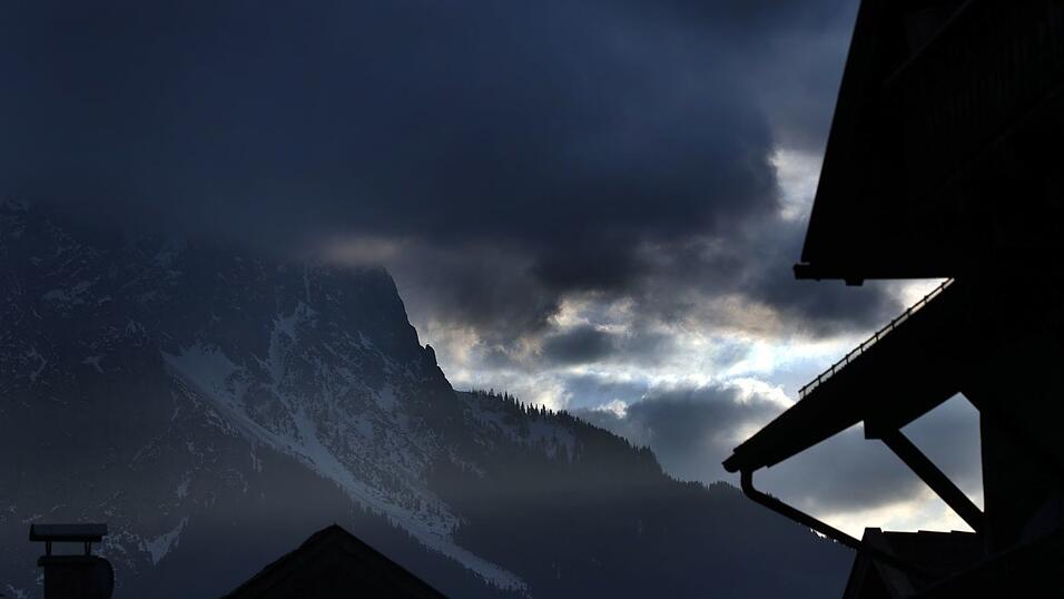 Am Donnerstag und Freitag wird sich die Sonne in Bayern laut Deutschem Wetterdienst etwas rarer machen. (Archivbild)