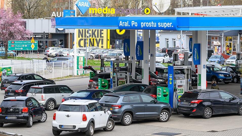 In Polen gilt vor&uuml;bergehend eine gesenkte Mehrwertsteuer auf Benzin und Diesel. (Archivbild)