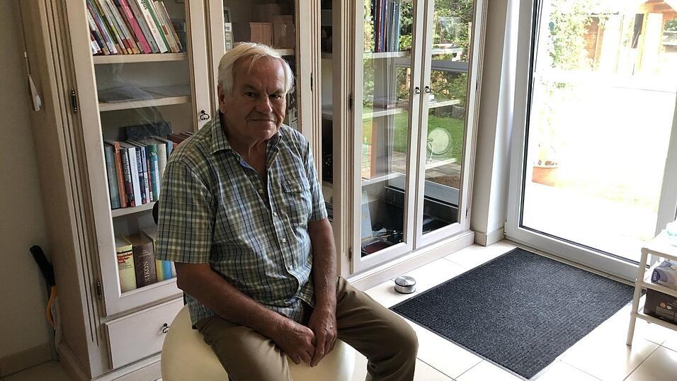 Harry Fox in seinem Arbeitszimmer: Hier versetzt er Menschen in Hypnose. Harry Fox in seinem Arbeitszimmer: Hier versetzt er Menschen in Hypnose.