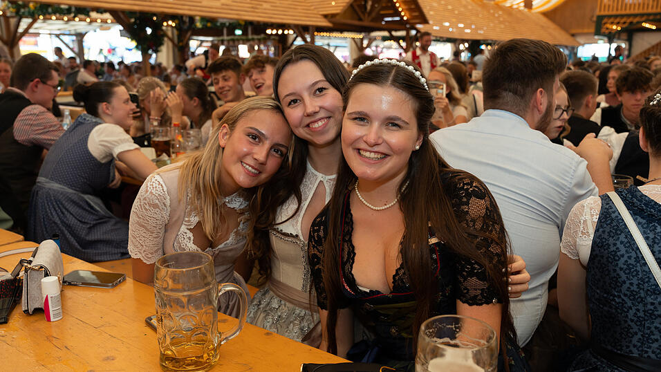 Die Partybilder vom Sonntag, 11. August 2024, aus dem Festzelt Nothaft. Die Partybilder vom Sonntag, 11. August 2024, aus dem Festzelt Nothaft.