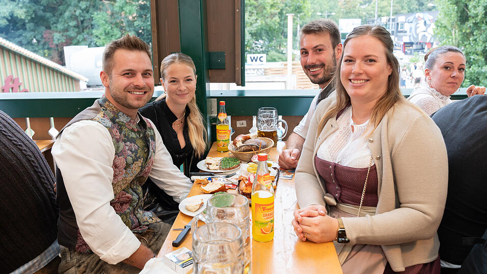 Die Partybilder vom Montag, 19. August, aus dem Festzelt Nothaft. Die Partybilder vom Montag, 19. August, aus dem Festzelt Nothaft.
