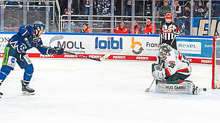 Taylor Leiers verwandelter Versuch im Penaltyschießen reicht den Straubing Tigers im Heimspiel gegen die Augsburger Panther am Mittwochabend nicht zum Sieg. Die Straubinger verlieren die Partie trotz zweier Tore von Marcel Brandt und vieler weiterer Chancen im Shootout.