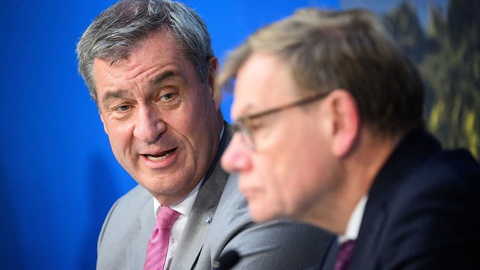 CSU-Chef Söder (links) und Außenminister Johann Wadephul (CDU) sind überzeugt von einer Fortsetzung der Kanzlerschaft von Friedrich Merz. CSU-Chef Söder (links) und Außenminister Johann Wadephul (CDU) sind überzeugt von einer Fortsetzung der Kanzlerschaft von Friedrich Merz.