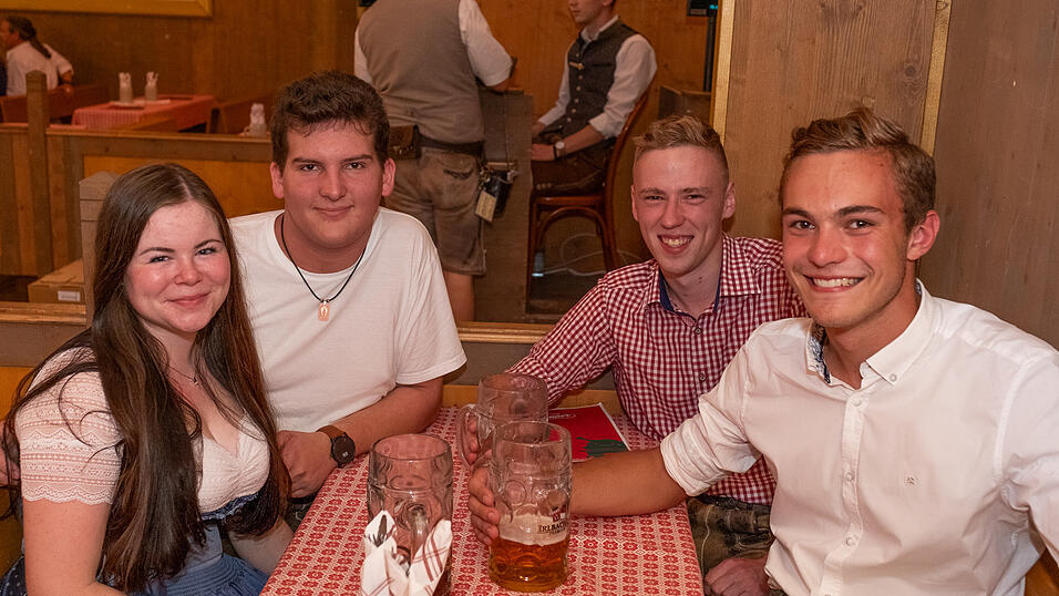 Die Partybilder vom Sonntag, 13. August 2023, aus dem Festzelt Krönner. Die Partybilder vom Sonntag, 13. August 2023, aus dem Festzelt Krönner.