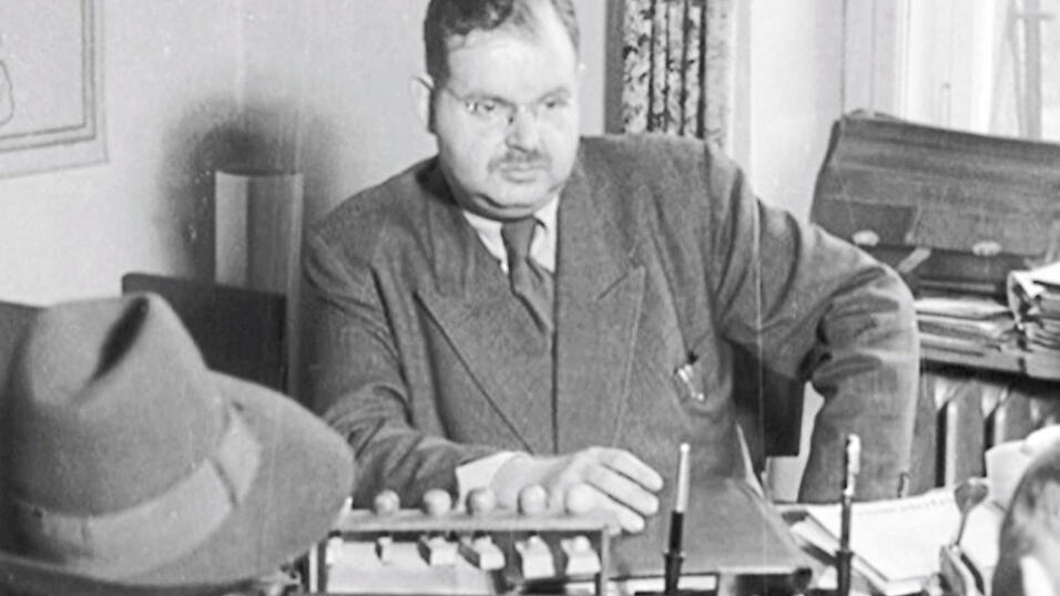 Philipp Auerbach in seinem Büro (undatiert)