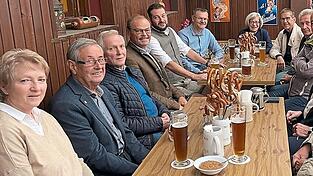 Die Gründungsmitglieder trafen sich zusammen mit der aktuellen Vereinsführung zu einem Weißwurstessen im Gasthaus „Stangerl“, um das 25-jährige Jubiläum in kleinem Rahmen zu begehen - an dem Ort, wo der Förderverein gegründet wurde.