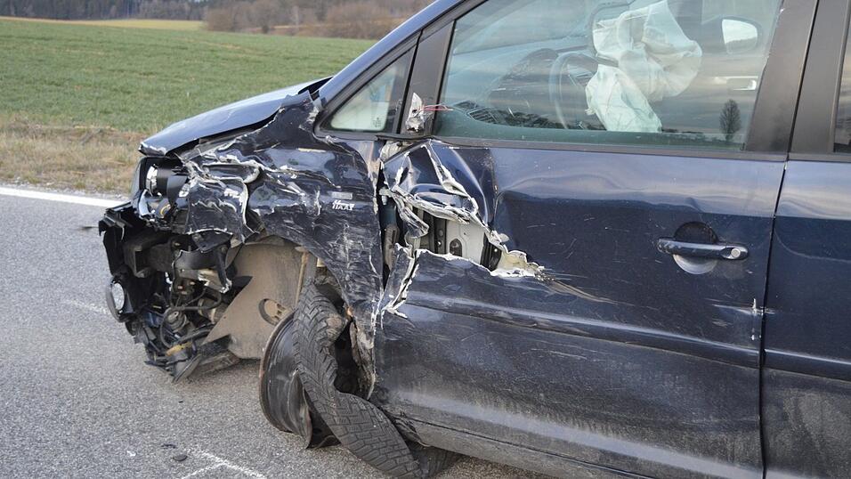 Schwerer Unfall am Sonntagnachmittag bei Hohenthann im Landkreis Landshut.