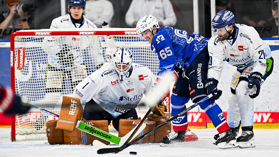 Siegtorsch&uuml;tze Justin Scott (rechts) und ein starker Florian Bugl im Tor brachten die Straubing Tigers, die als Mannschaft eine gute Defensivleistung zeigten, in Mannheim auf die Siegerstra&szlig;e.