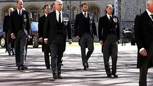 Prinz William (l-r), Herzog von Cambridge, Prinz Andrew, Herzog von York und Prinz Harry, Herzog von Sussex, Prinz Edward, Graf von Wessex gehen hinter dem Sarg. Prinz William (l-r), Herzog von Cambridge, Prinz Andrew, Herzog von York und Prinz Harry, Herzog von Sussex, Prinz Edward, Graf von Wessex gehen hinter dem Sarg.