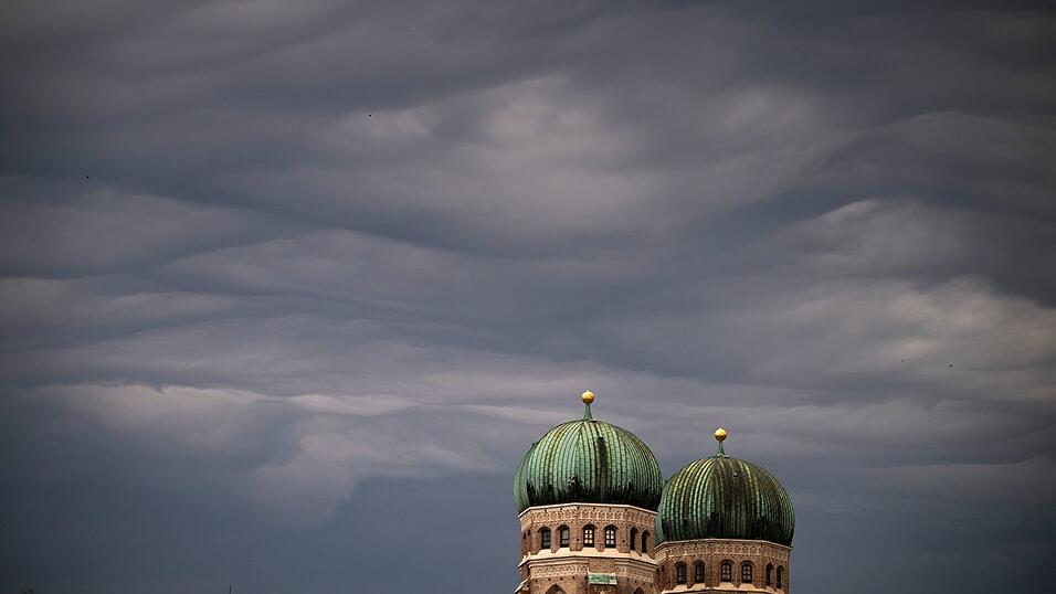 Der Deutsche Wetterdienst hatte für Donnerstag zum Teil starke Gewitter in Bayern erwartet. (Archivbild) Der Deutsche Wetterdienst hatte für Donnerstag zum Teil starke Gewitter in Bayern erwartet. (Archivbild)