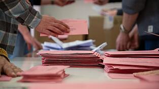 Die CSU geht laut dem endgültigen Ergebnis der Bundestagswahl in Bayern als klarer Sieger hervor. (Archivbild)