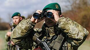 Täglich werden wehrpflichtige Männer an der Flucht aus dem Kriegsland Ukraine gehindert. (Illustration) Täglich werden wehrpflichtige Männer an der Flucht aus dem Kriegsland Ukraine gehindert. (Illustration)