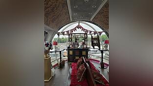 Anlässlich des Thronjubiläums der Queen wurde in einer der Gondeln des London Eye ein kleines Pub im Stil der 50er-Jahre eingerichtet.
