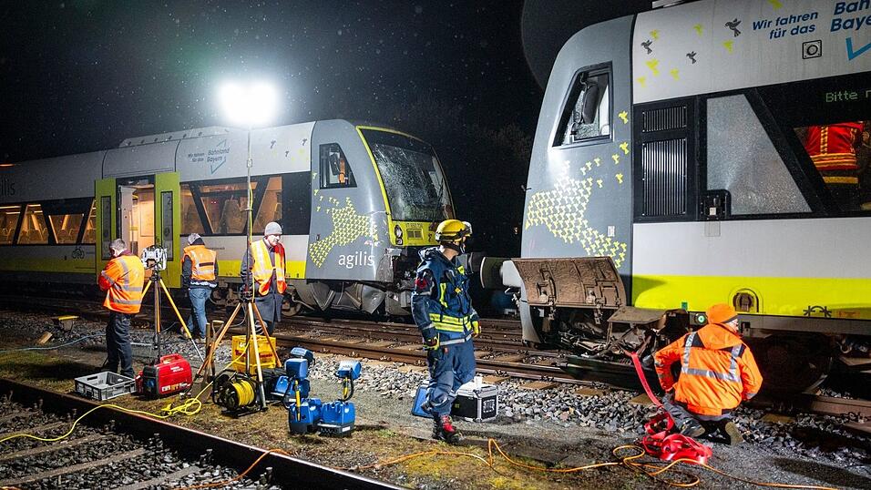 Zahlreiche Einsatzkr&auml;fte waren vor Ort.