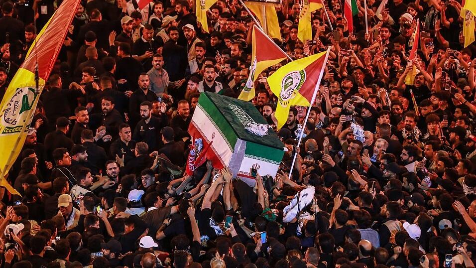 Mehr als vier Monate nach seiner Tötung ist Irans früherer oberster Führer Ajatollah Ali Chamenei beerdigt worden. Mehr als vier Monate nach seiner Tötung ist Irans früherer oberster Führer Ajatollah Ali Chamenei beerdigt worden.