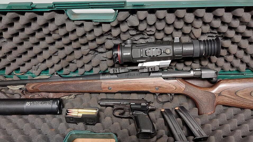 Die Beamten stellten diese Waffen sicher.